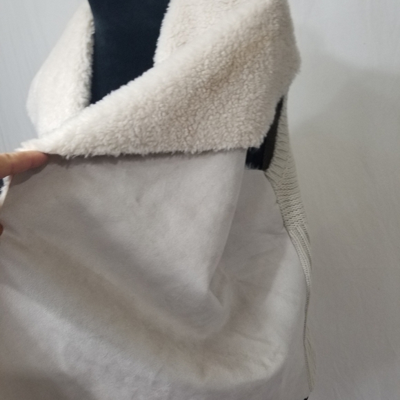 Chelsea & Theodore Faux Suede Knit Sherpa Shrug - Picture 3 of 6